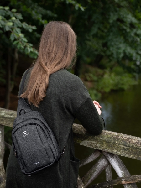 TrendPet/27300_DailyWalk_Slingbag_anthrazit_4_Zwärgehüsli-Shop.jpg